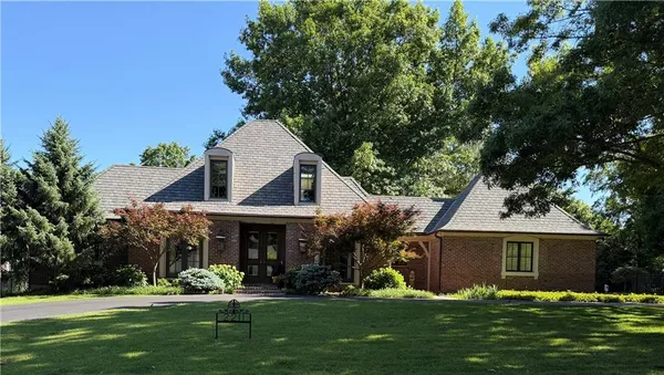 $2,100,000 | 2211 West 69th Terrace, Mission Hills, KS 66208