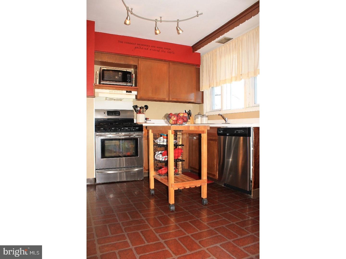 705 Filbert Street Palmyra, NJ 08065 - Photo 12 of 25 Kitchen