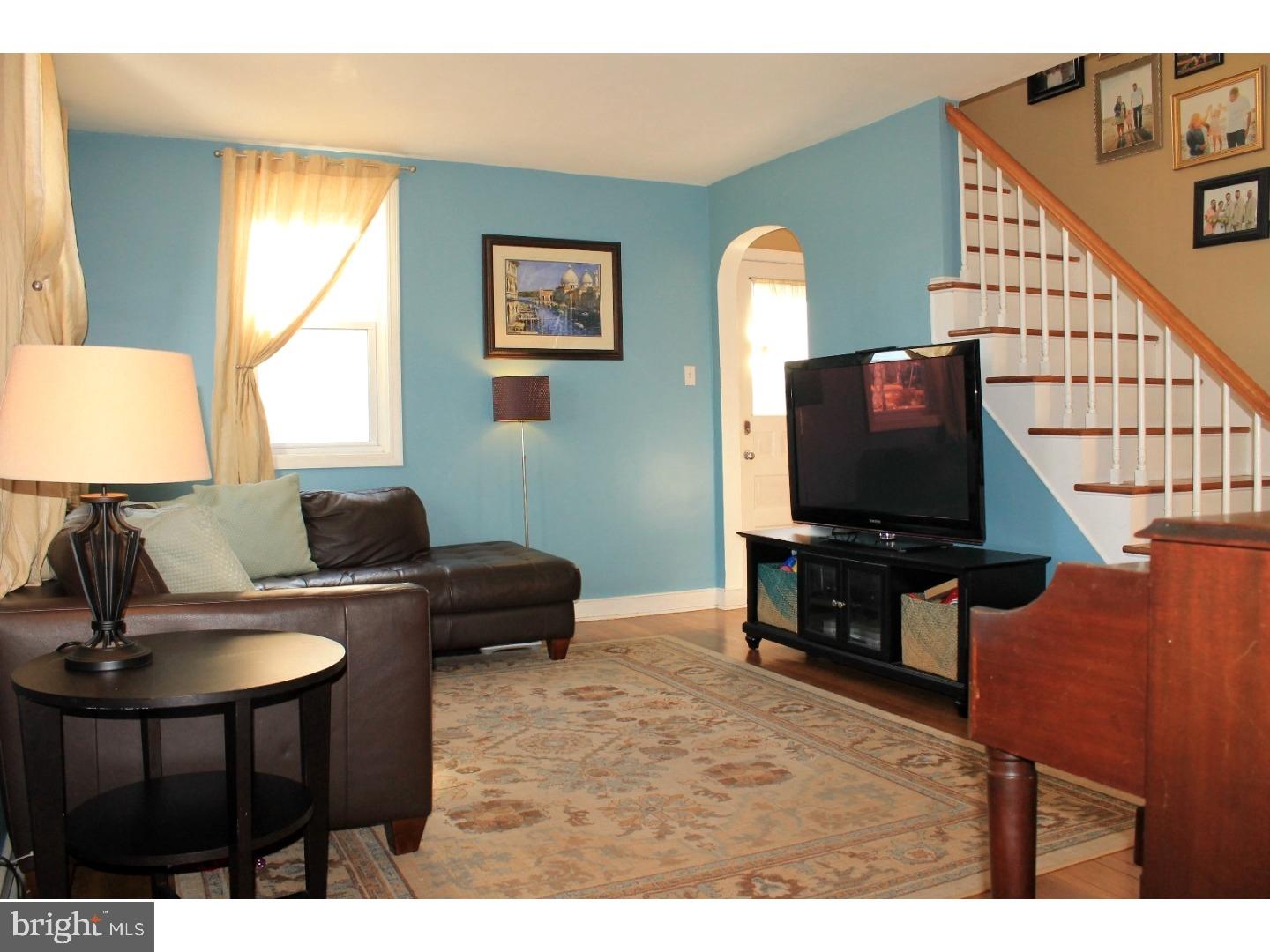 705 Filbert Street Palmyra, NJ 08065 - Photo 4 of 25 Living Room