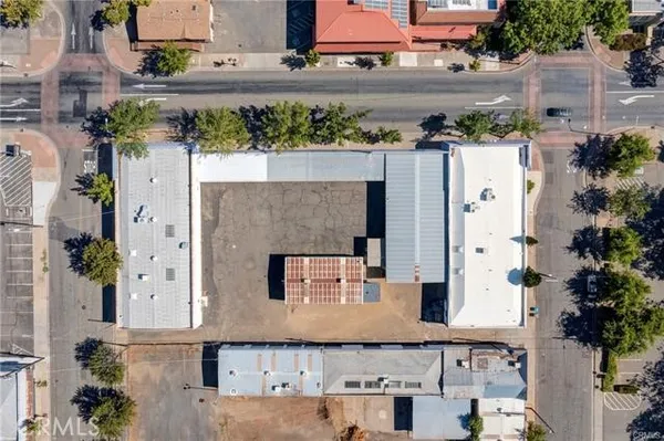 an aerial view of residential houses with outdoor space and lake view