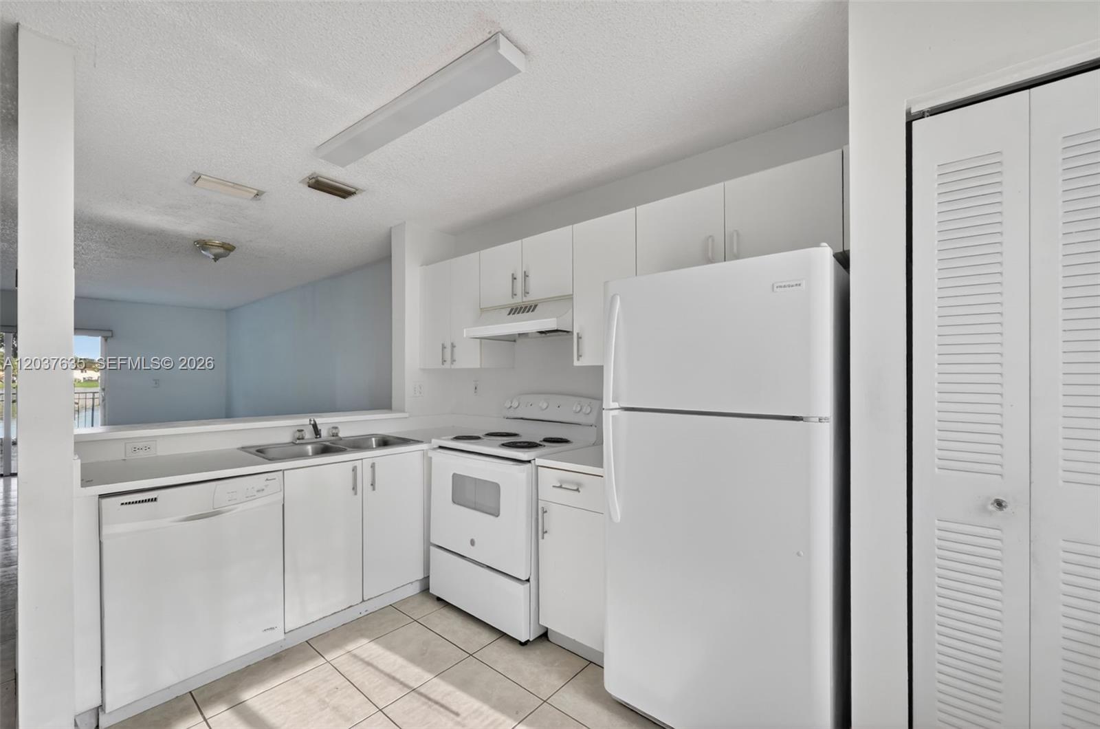 17378 Southwest 139th Court Miami, FL 33177 - Photo 2 of 36