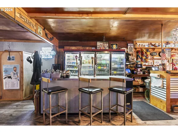 $699,900 | 10786 Highway 126, Mapleton, OR 97453