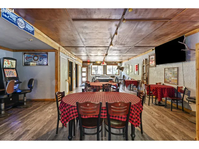 $699,900 | 10786 Highway 126, Mapleton, OR 97453