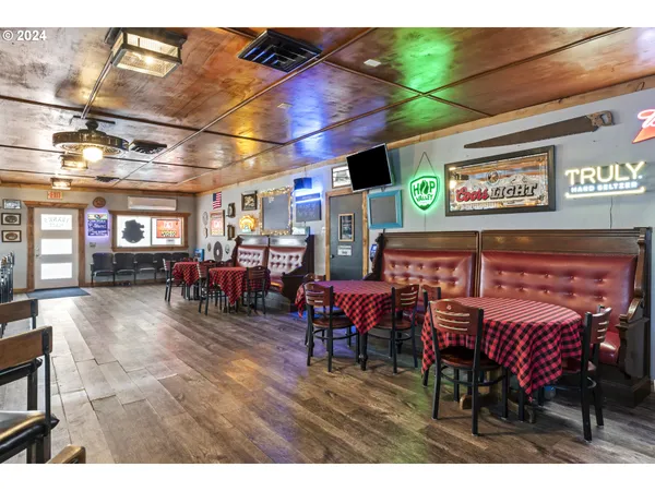 $699,900 | 10786 Highway 126, Mapleton, OR 97453