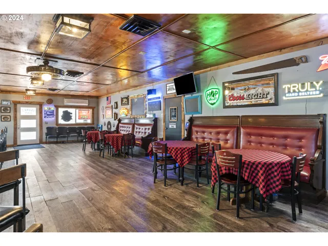 $699,900 | 10786 Highway 126, Mapleton, OR 97453