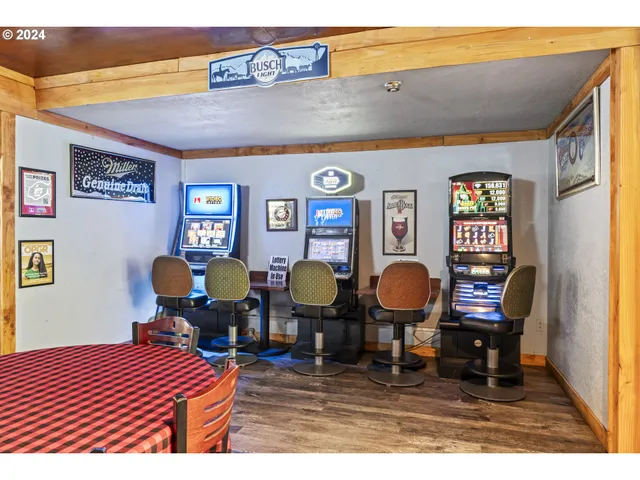 $699,900 | 10786 Highway 126, Mapleton, OR 97453