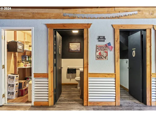 $699,900 | 10786 Highway 126, Mapleton, OR 97453