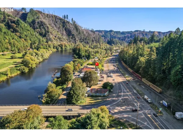 $699,900 | 10786 Highway 126, Mapleton, OR 97453