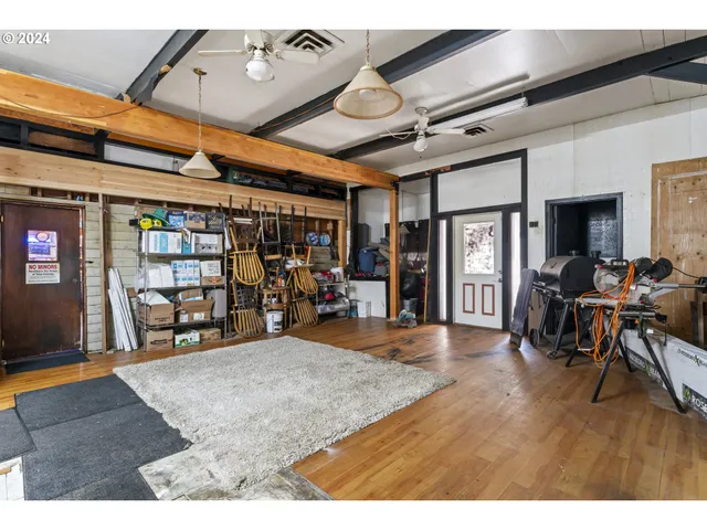 $699,900 | 10786 Highway 126, Mapleton, OR 97453