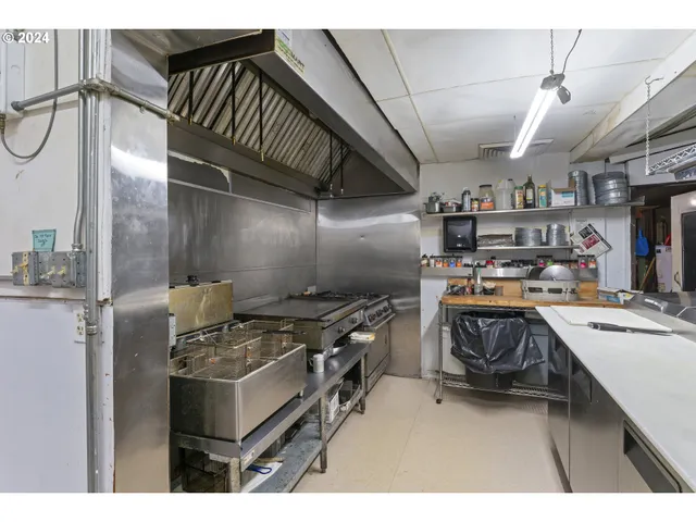 $699,900 | 10786 Highway 126, Mapleton, OR 97453