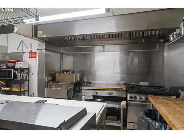 $699,900 | 10786 Highway 126, Mapleton, OR 97453