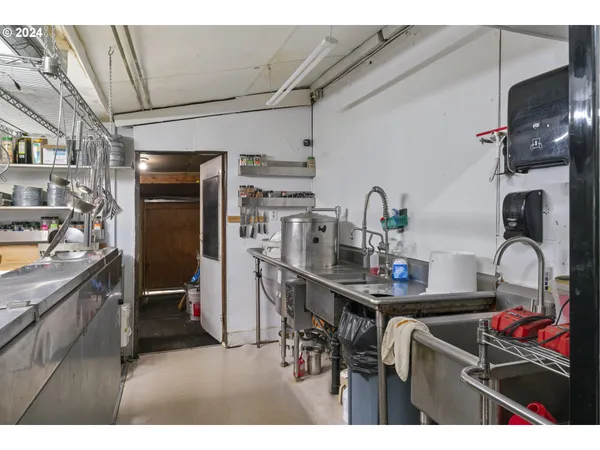 $699,900 | 10786 Highway 126, Mapleton, OR 97453