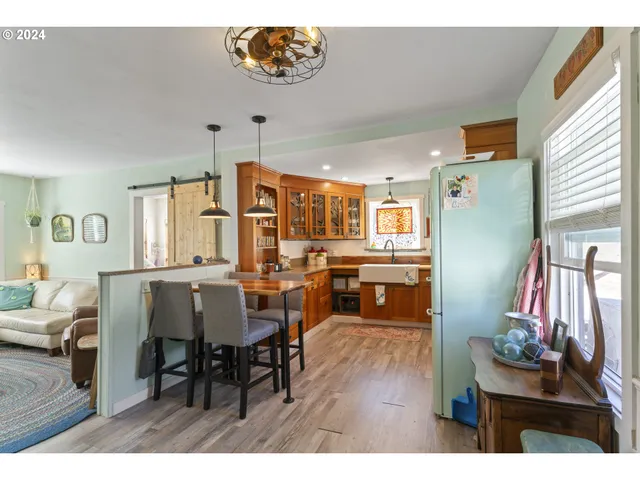 $699,900 | 10786 Highway 126, Mapleton, OR 97453