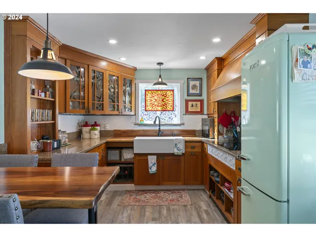 $699,900 | 10786 Highway 126, Mapleton, OR 97453