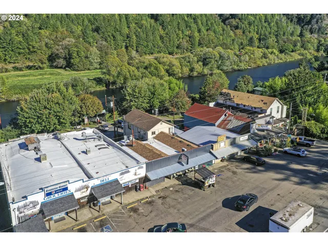 $699,900 | 10786 Highway 126, Mapleton, OR 97453