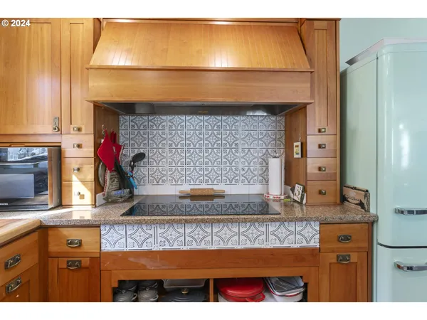 $699,900 | 10786 Highway 126, Mapleton, OR 97453