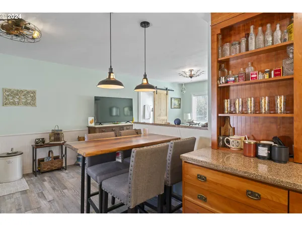 $699,900 | 10786 Highway 126, Mapleton, OR 97453