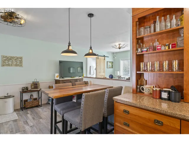 $699,900 | 10786 Highway 126, Mapleton, OR 97453