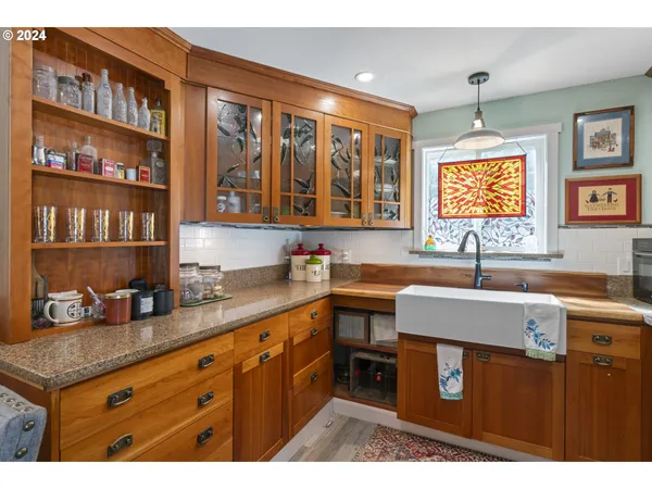 $699,900 | 10786 Highway 126, Mapleton, OR 97453