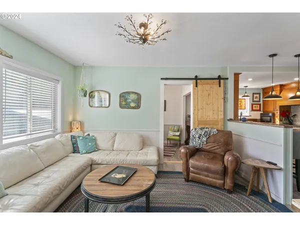 $699,900 | 10786 Highway 126, Mapleton, OR 97453