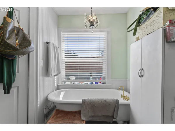 $699,900 | 10786 Highway 126, Mapleton, OR 97453