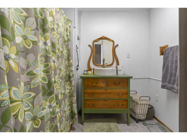 $699,900 | 10786 Highway 126, Mapleton, OR 97453