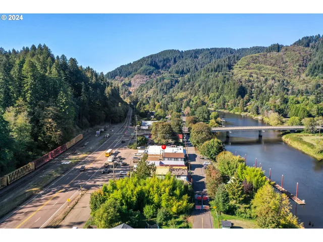 $699,900 | 10786 Highway 126, Mapleton, OR 97453