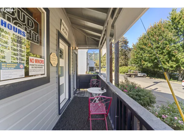 $699,900 | 10786 Highway 126, Mapleton, OR 97453