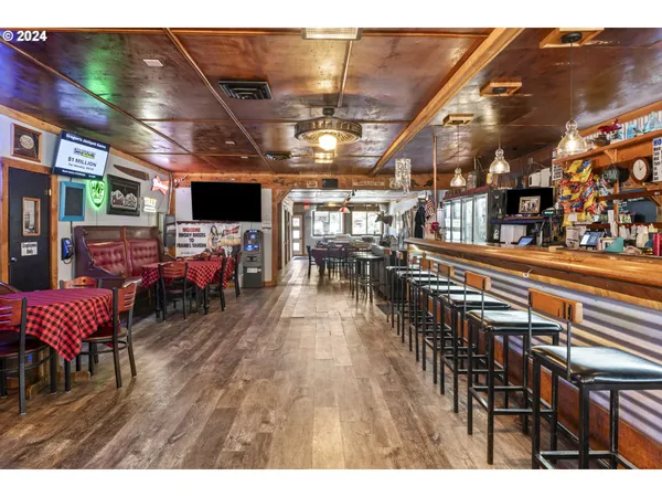 $699,900 | 10786 Highway 126, Mapleton, OR 97453