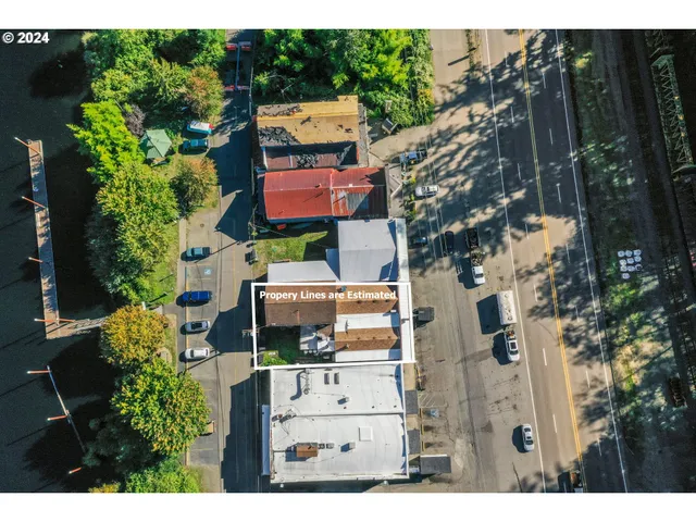 $699,900 | 10786 Highway 126, Mapleton, OR 97453