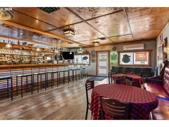 $699,900 | 10786 Highway 126, Mapleton, OR 97453