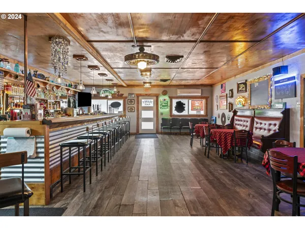 $699,900 | 10786 Highway 126, Mapleton, OR 97453