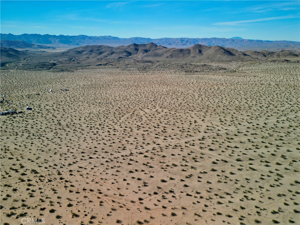 63305 Rainier Road Joshua Tree, CA 92252 - Photo 16 of 20 a view of a dry yard