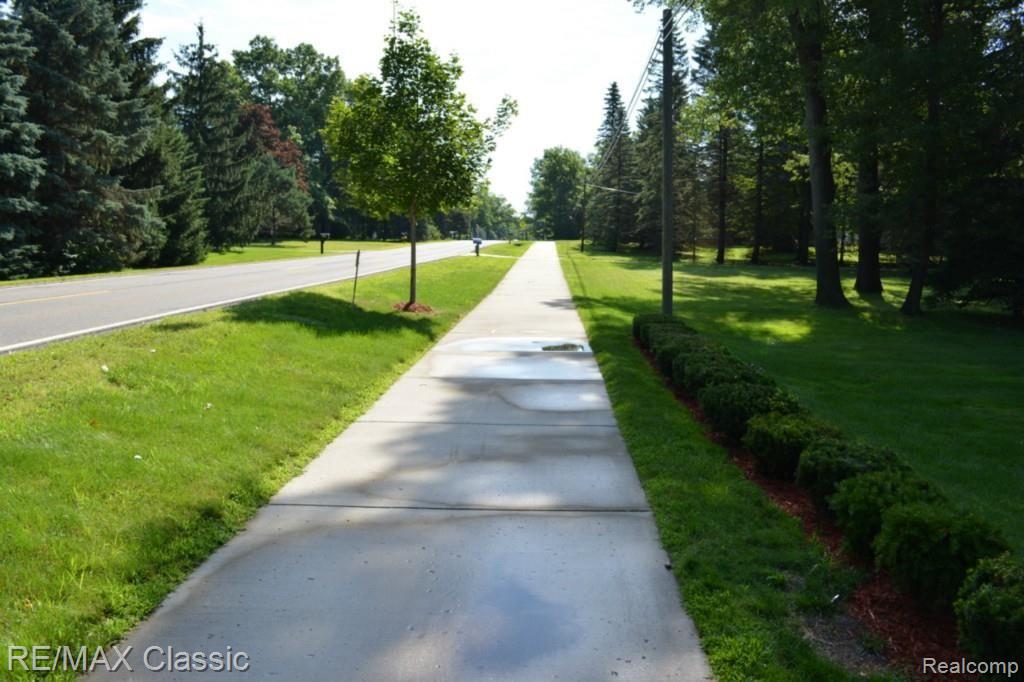 2821 Potter Road Wixom, MI 48393 - Photo 2 of 41 Ext 5.jpg