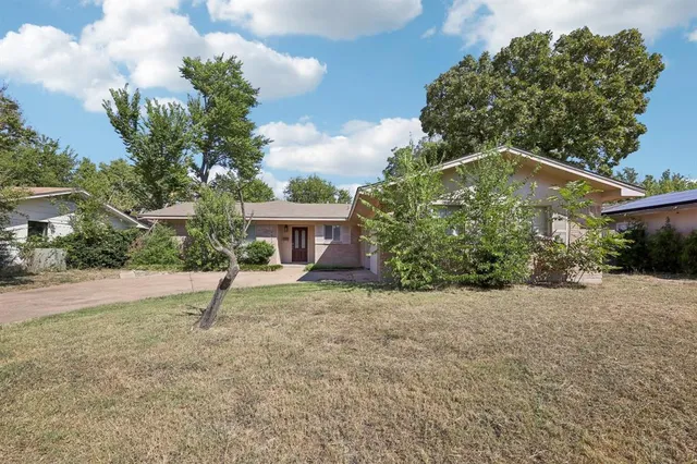 $279,000 | 4720 South Drive West, Fort Worth, TX 76132