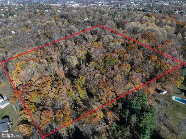 an aerial view of a house with yard swimming pool and lake view