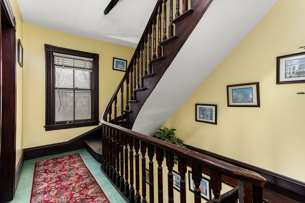 70 Mount Carmel Way Worcester, MA 01605 - Photo 2 of 24