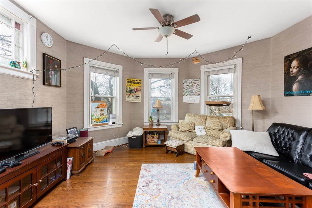 70 Mount Carmel Way Worcester, MA 01605 - Photo 3 of 24