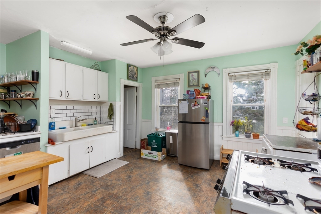 70 Mount Carmel Way Worcester, MA 01605 - Photo 6 of 24