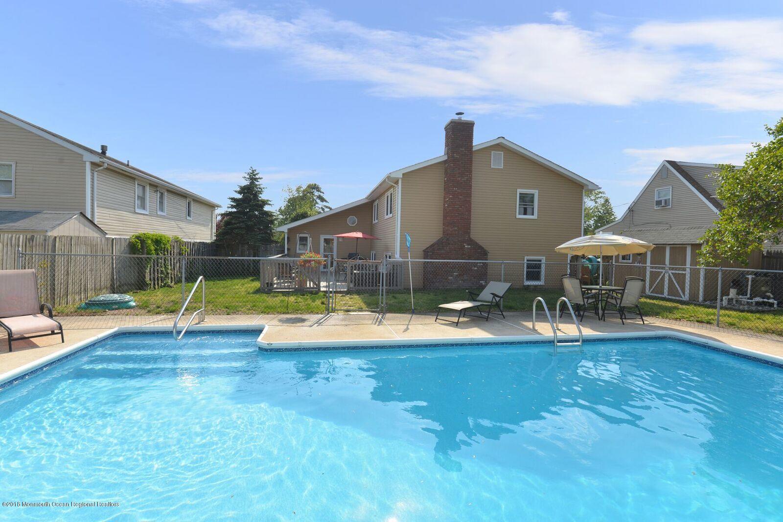 183 Binnacle Road Brick, NJ 08723 - Photo 31 of 41 183 Binnacle pool2
