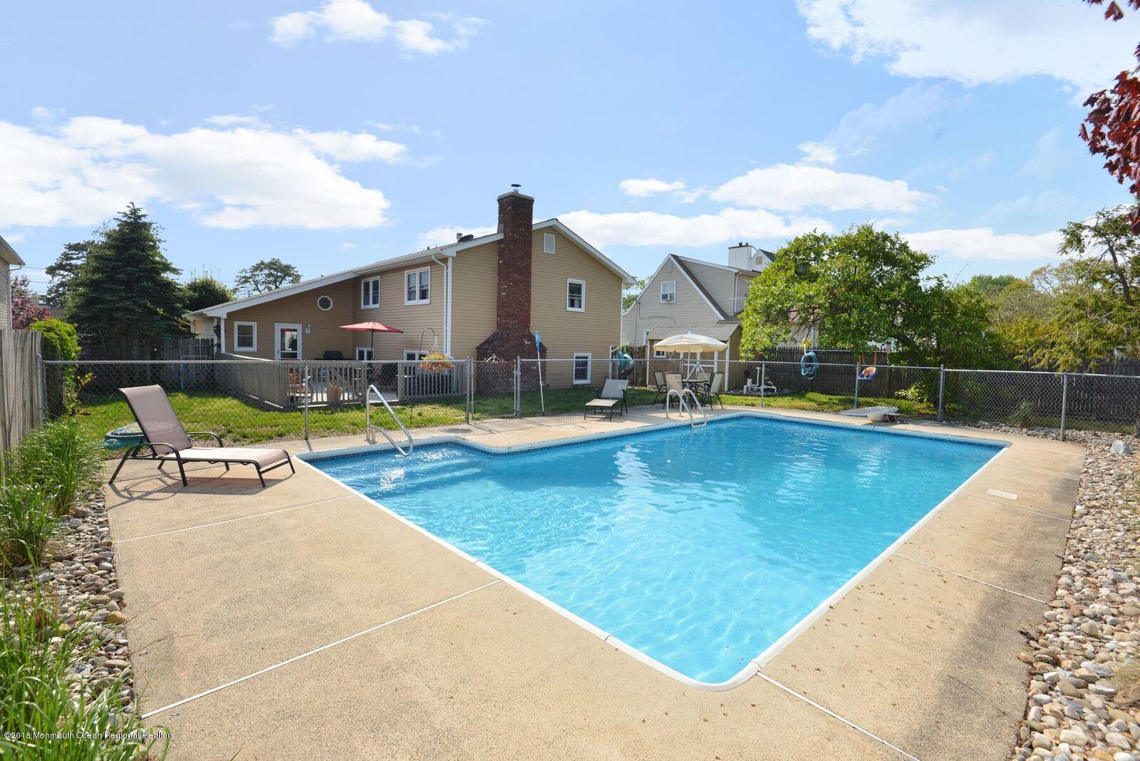 183 Binnacle Road Brick, NJ 08723 - Photo 32 of 41 183 Binnacle pool3