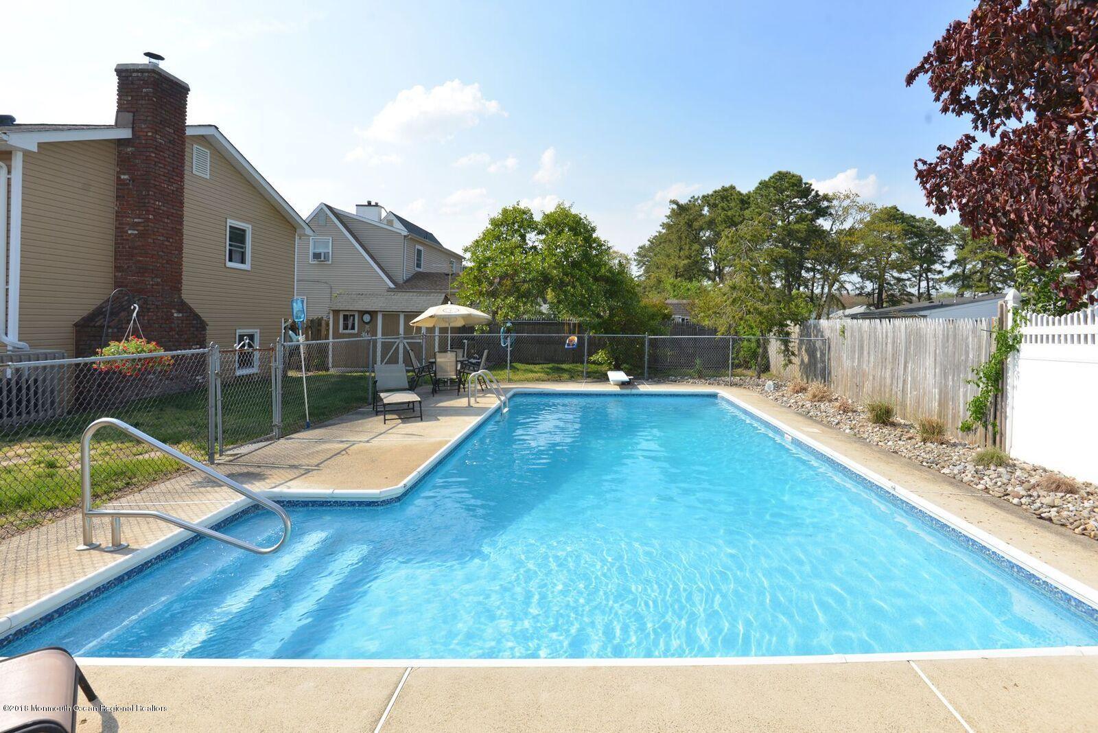 183 Binnacle Road Brick, NJ 08723 - Photo 33 of 41 183 Binnacle pool4