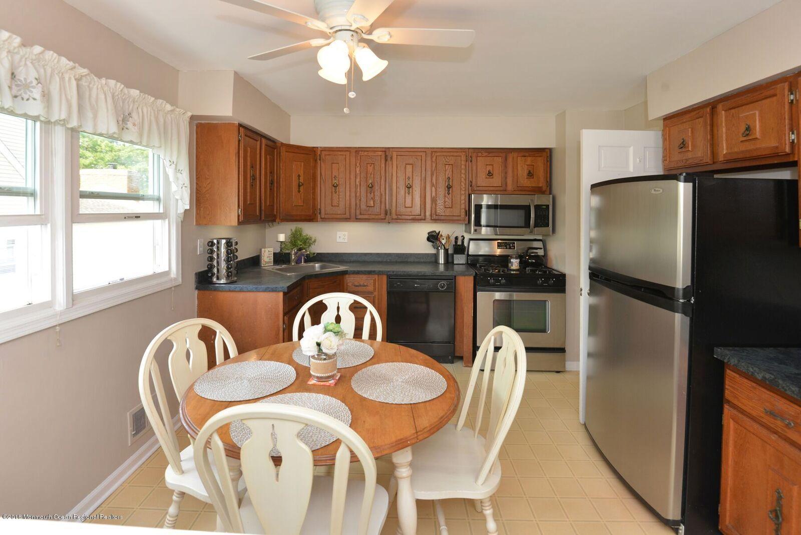 183 Binnacle Road Brick, NJ 08723 - Photo 9 of 41 183 Binnacle kitchen 1