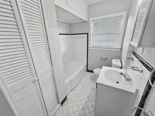 $1,500 | 1302 Westward Avenue, La Marque, TX 77568