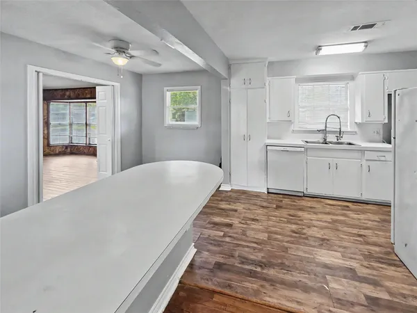 $1,500 | 1302 Westward Avenue, La Marque, TX 77568