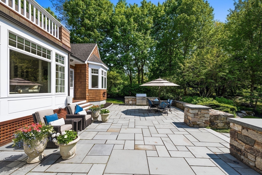 208 Hart Street Beverly, MA 01915 - Photo 12 of 42