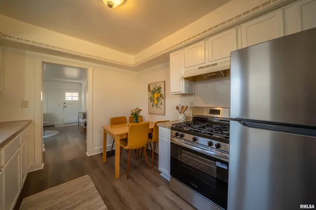 $69,900 | 729 East Seneca Place, Peoria, IL 61603