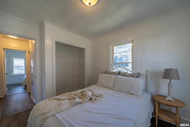 $69,900 | 729 East Seneca Place, Peoria, IL 61603