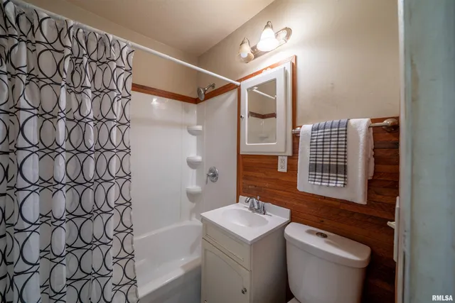 $69,900 | 729 East Seneca Place, Peoria, IL 61603