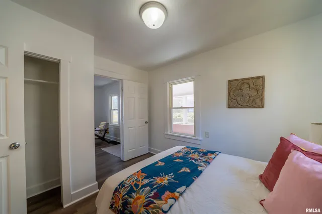 $69,900 | 729 East Seneca Place, Peoria, IL 61603